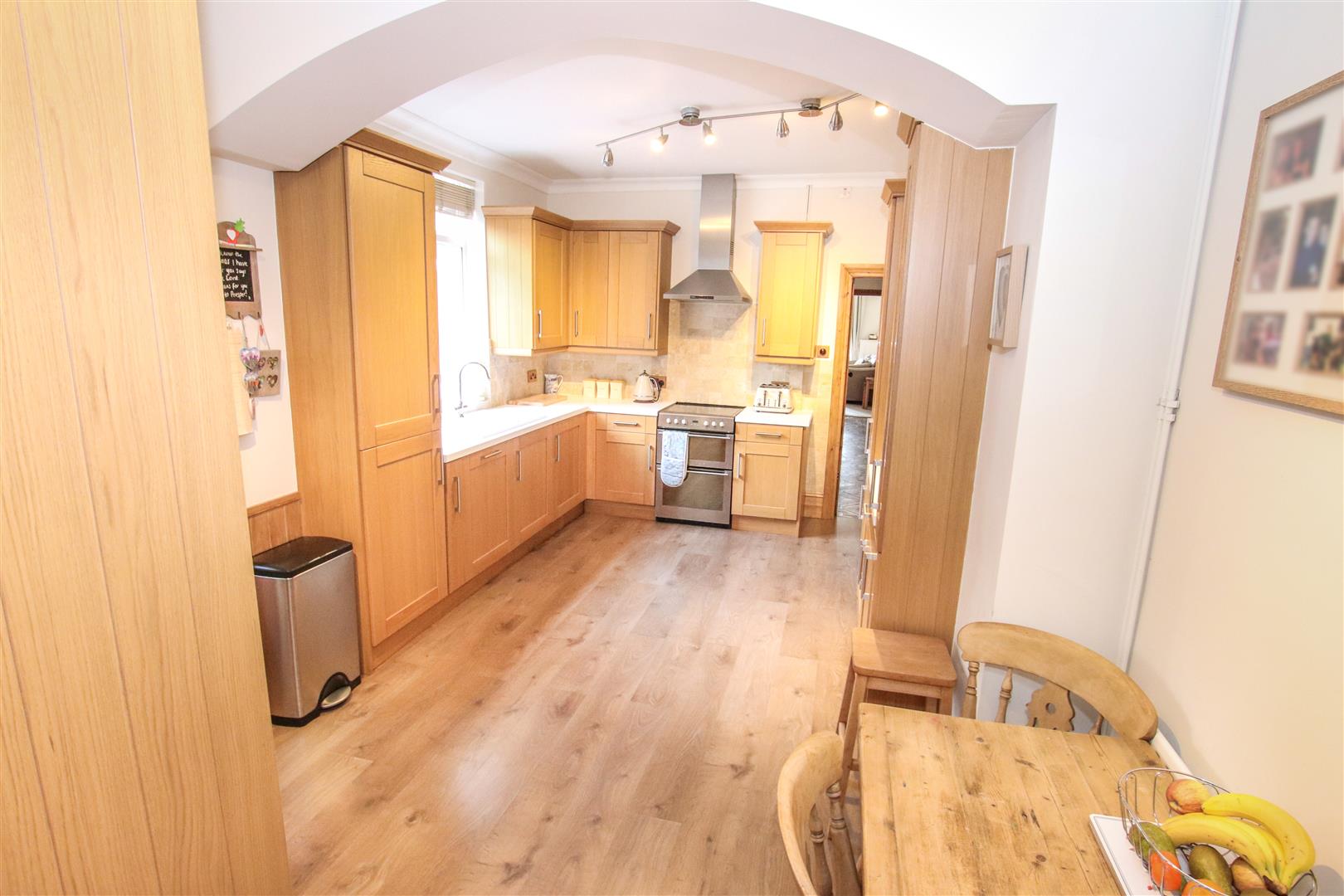 LUXURY FITTED KITCHEN / BREAKFAST ROOM
